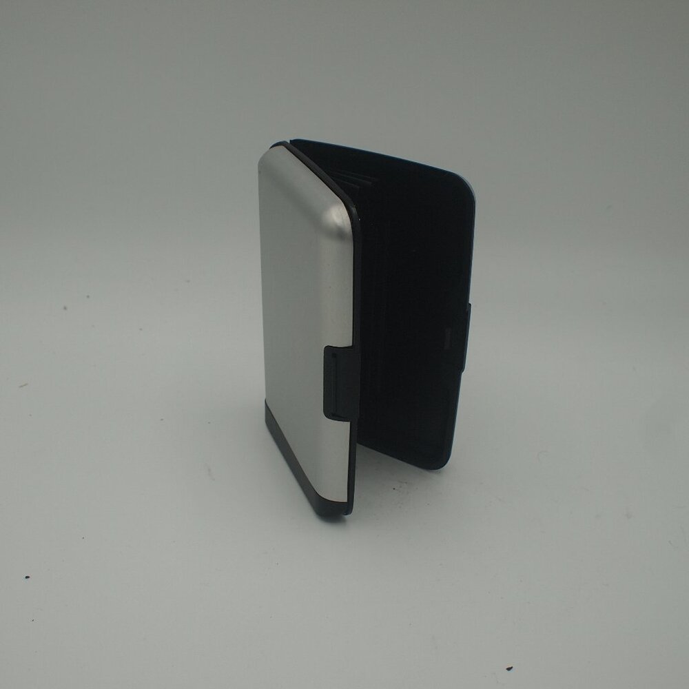 RFID Model RF-81213 Aluminum Power Bank 2-In-1 Wallet 5V=1A 2000 mah 8.4 mh